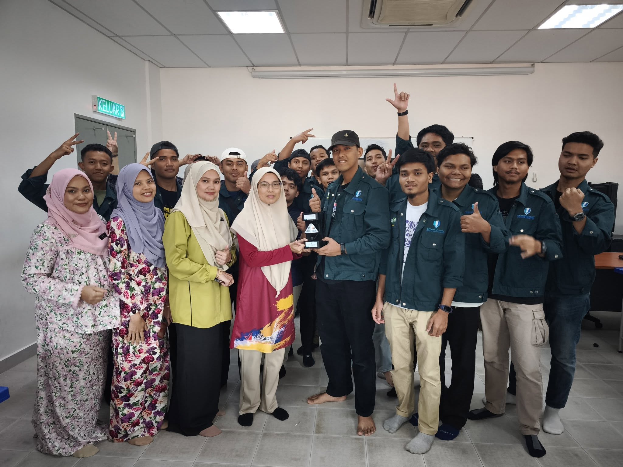 From Lab to Farm: IoT Technology Driving the Future of the Poultry Industry